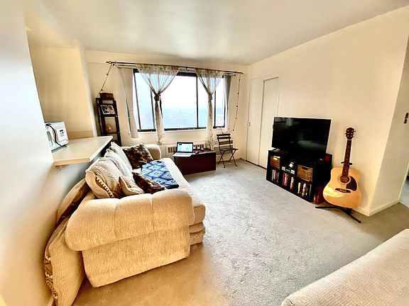 5th image of 11720 Edgewater Dr APT 813