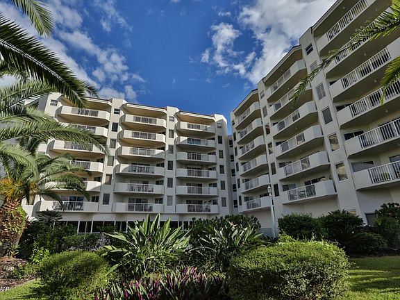 4th image of 3 Oceans West Blvd APT 7C5
