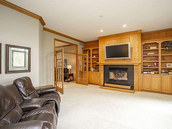 2nd image of 3925 Briarwood Dr