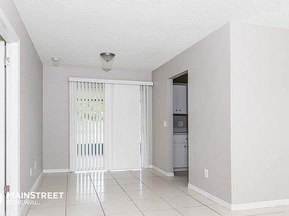 5th image of 1067 SE Lansdowne Ave