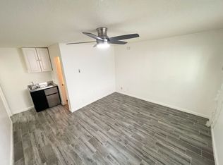 14816 Gilmore St #1B, Van Nuys, CA 91411