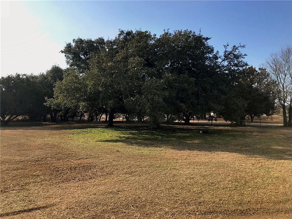 1st image of 831 Live Oak Trl
