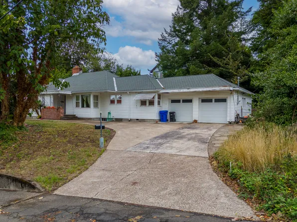 160 SE 2nd St, Toledo, OR 97391