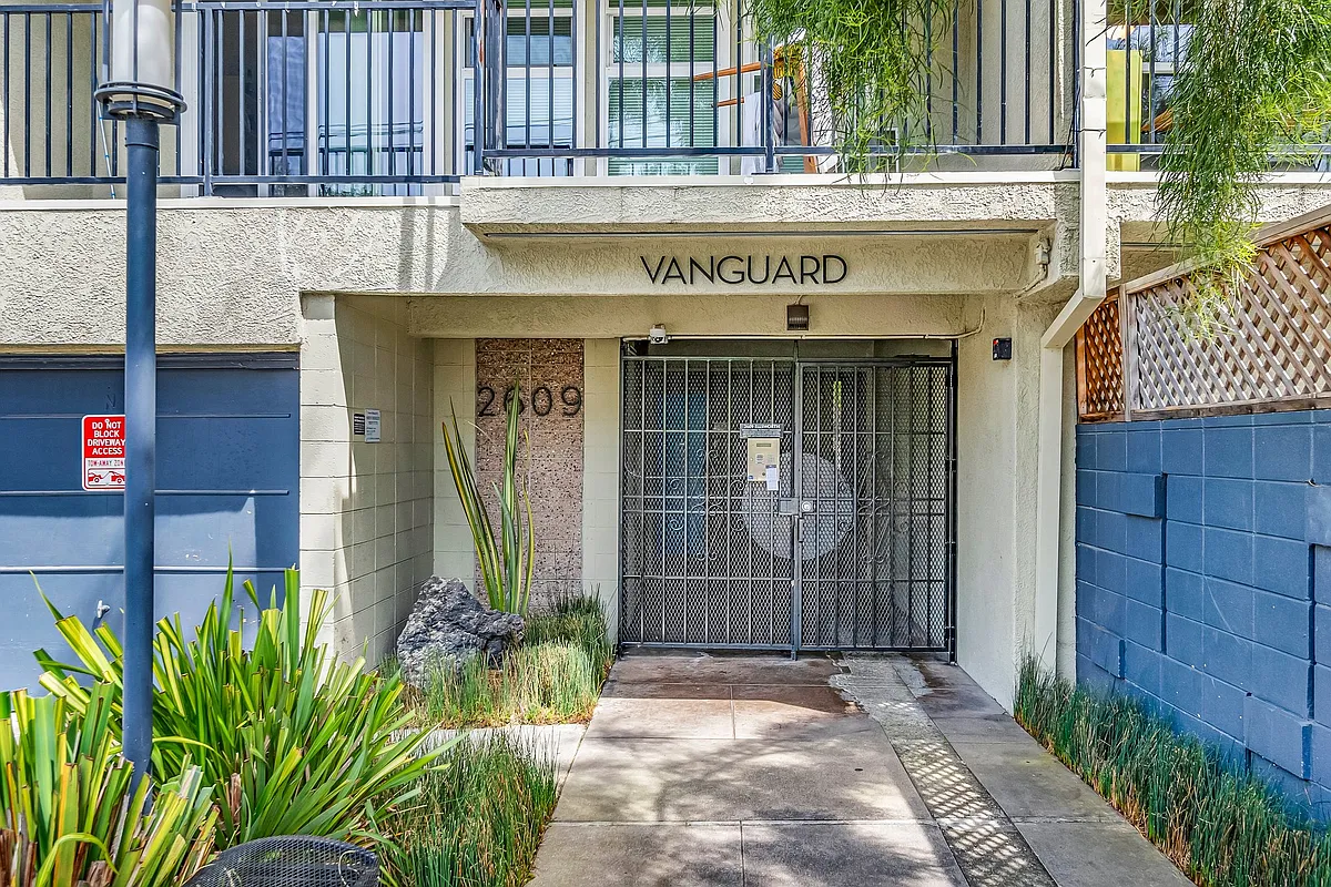 Building Photo - Vanguard Apartments