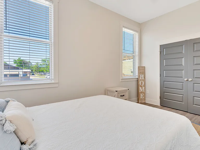 28 W 19th St #100 — Photo 25