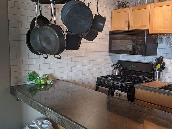 3rd image of 600 E 8th St APT 11M
