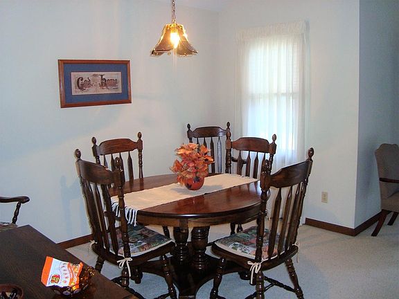 4th image of 831 Poplar Cove Dr