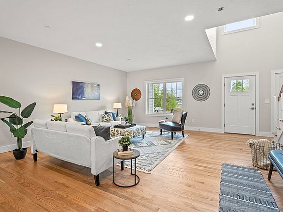 3rd image of 71 Driftwood Cir #27