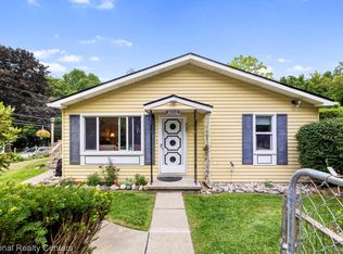 8990 Woodlawn Ave, Clarkston, MI 48348