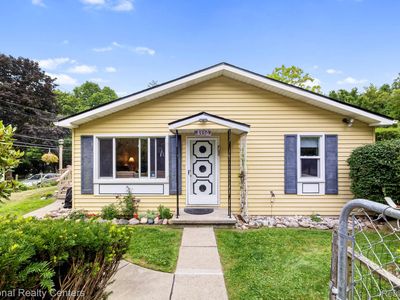 8990 Woodlawn Ave, Clarkston, MI, 48348