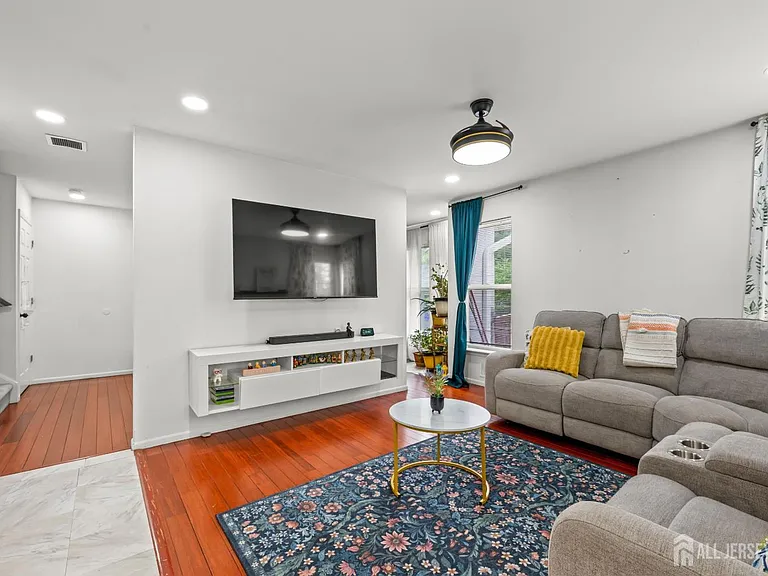 17 Parkside Dr — Photo 8