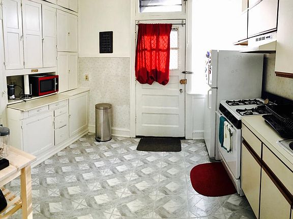 3rd image of 4429 N Winchester Ave APT 3A