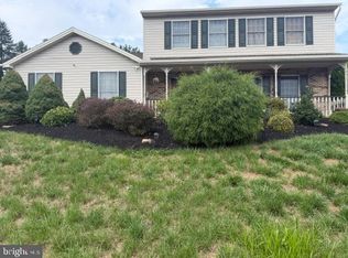 888 Sunny Hill Ln, Harrisburg, PA 17111
