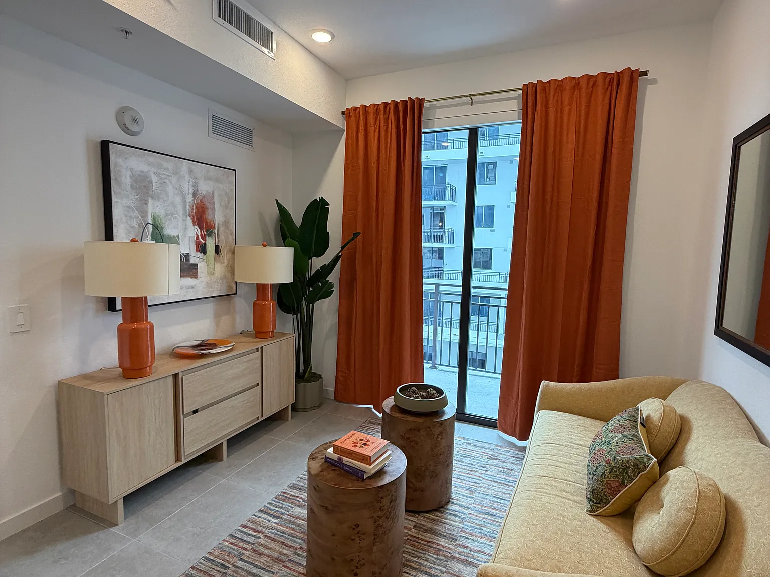 1 bed, 640 sqft, $2,040 — Photo 4