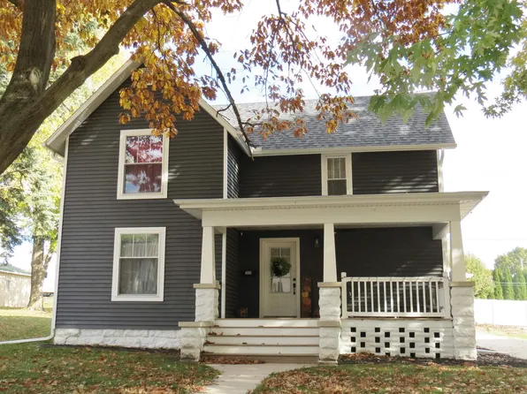 313 S 4th St, Maquoketa, IA 52060