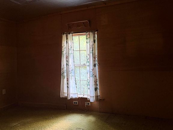 18th image of 2527 Smithtown Rd