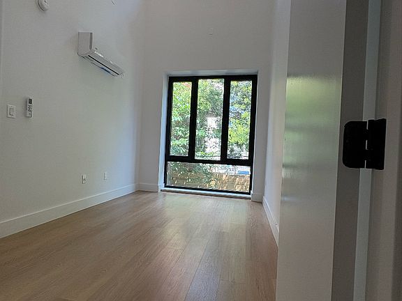5th image of 231 Tompkins Ave #2C