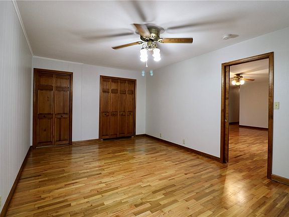 4th image of 812 E Grove Ave