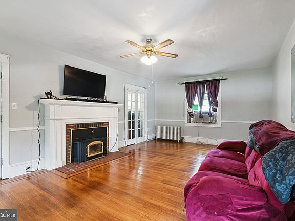 5th image of 224 S Scott Ave