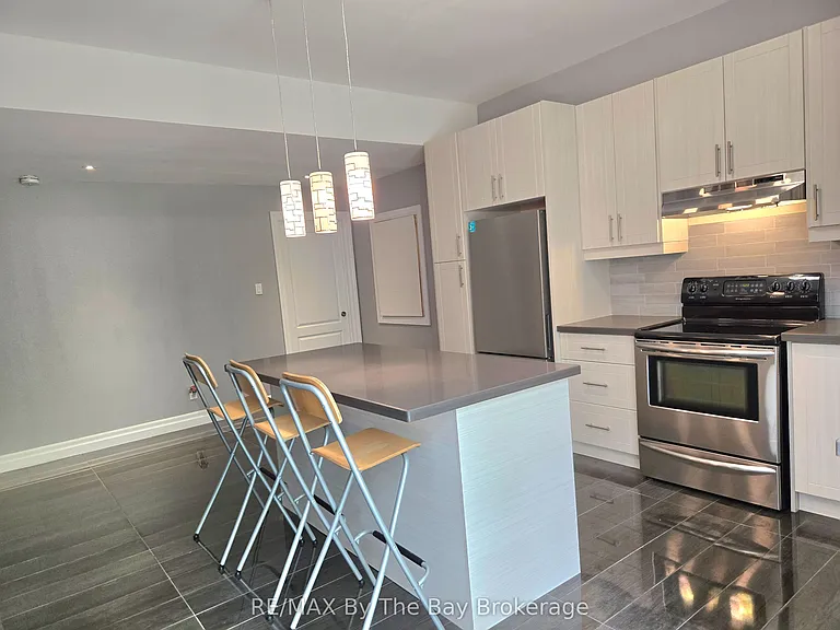 93 Allegra Dr #LOWER — Photo 8