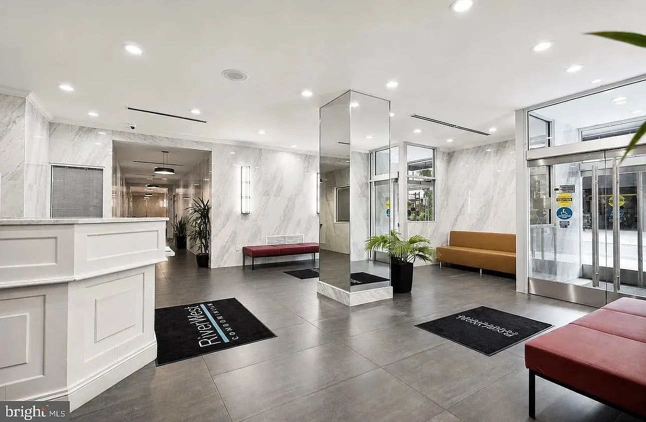 1 bed, 1.0 bath, 658 sqft, $1,950 — Photo 2