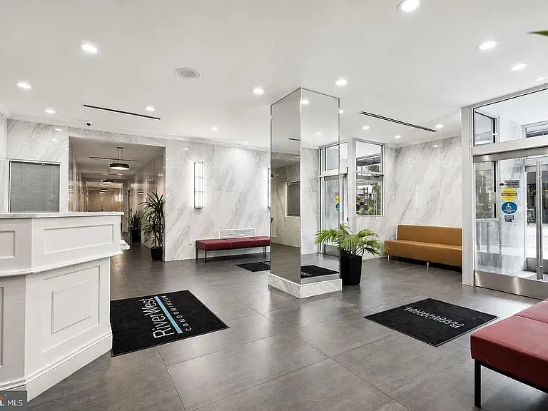 2101 Chestnut St #416 — Photo 3