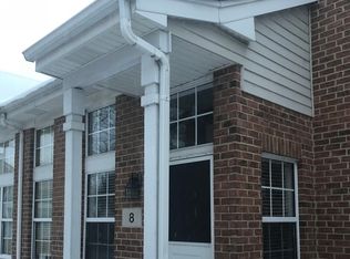 8 Dewalt Ct, Elmhurst, IL 60126