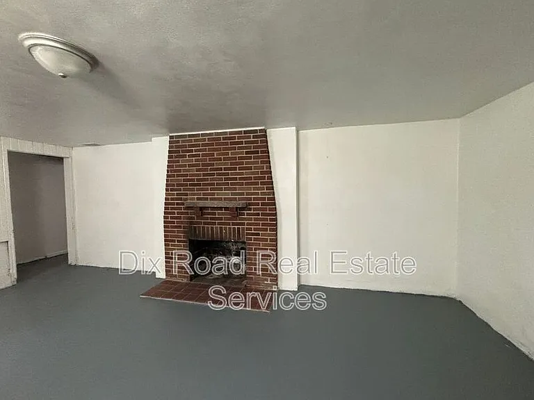 1927 Burroughs Dr — Photo 34
