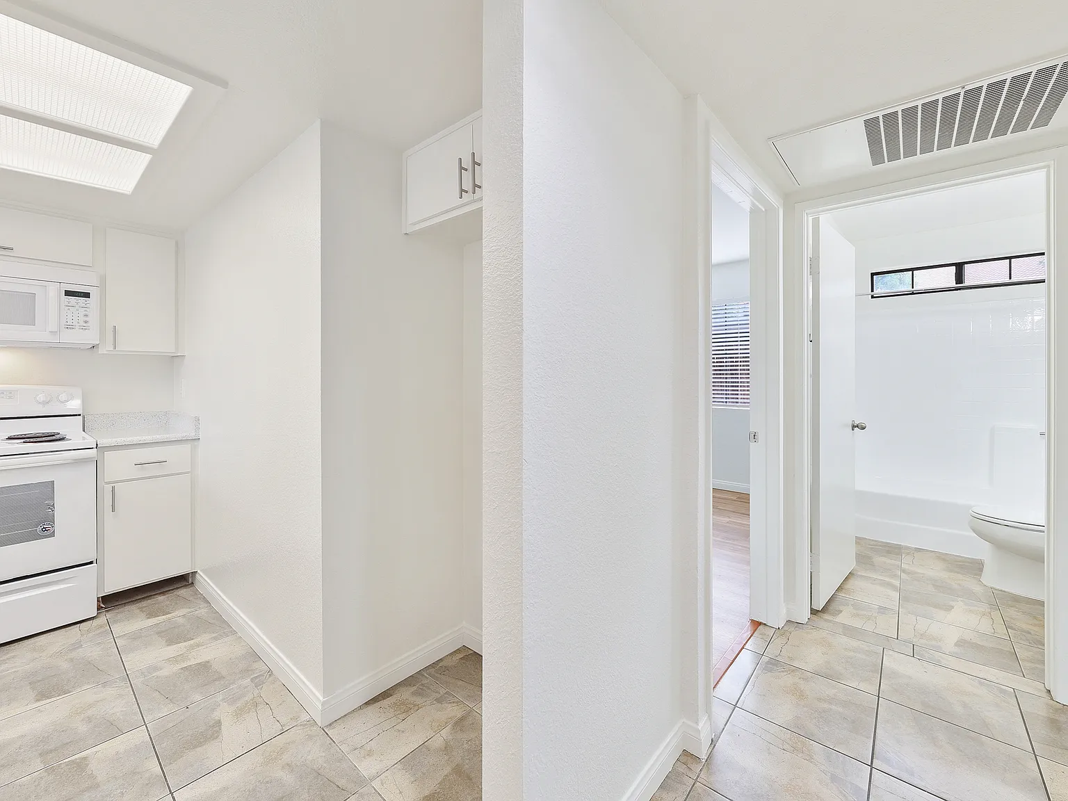 Banbury Apartments — Photo 1