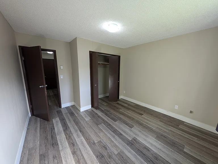 111 Knox St — Photo 5
