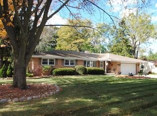 7665 S Mission Dr, Franklin, WI 53132