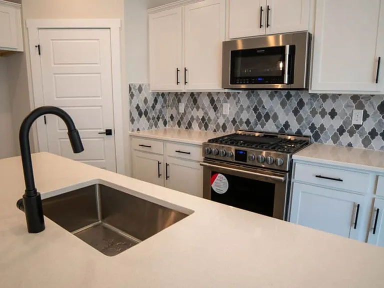 650 Melville Dr — Photo 4