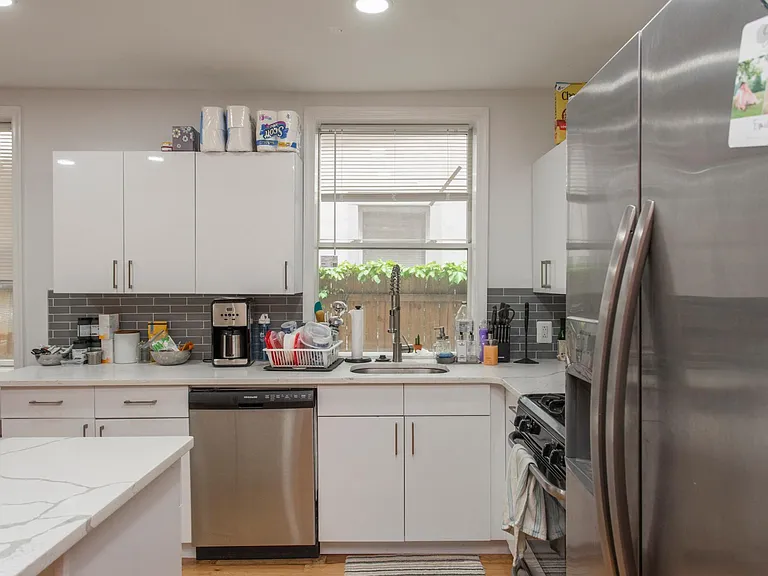 1629 Wallace St #1R — Photo 8
