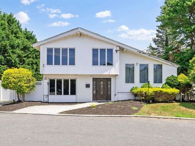 15 Cloverdale Drive, Oakdale, NY, 11769