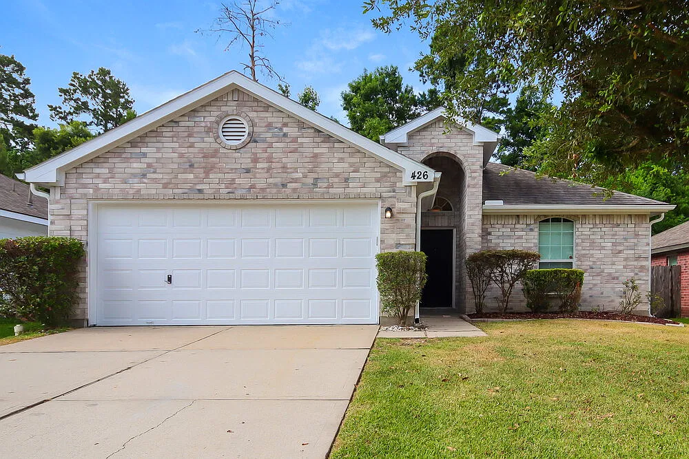 3 bed, 2.0 bath, 1381 sqft, $1,885 — Photo 1