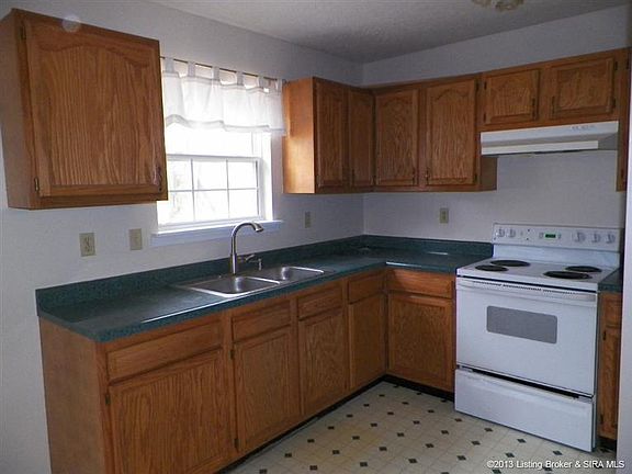 2nd image of 818 Keeling Ave NE