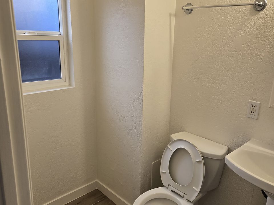1st image of 139 W Manchester Blvd #6