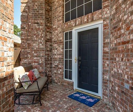 4th image of 2207 Knob Hill Dr