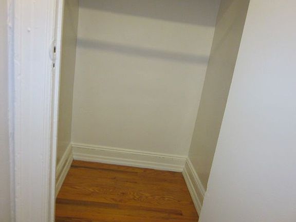 5th image of 212 Meserole St APT 7A