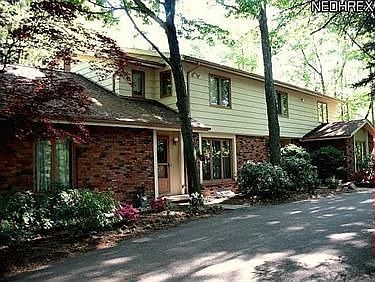 1st image of 4 Hunting Hollow Dr