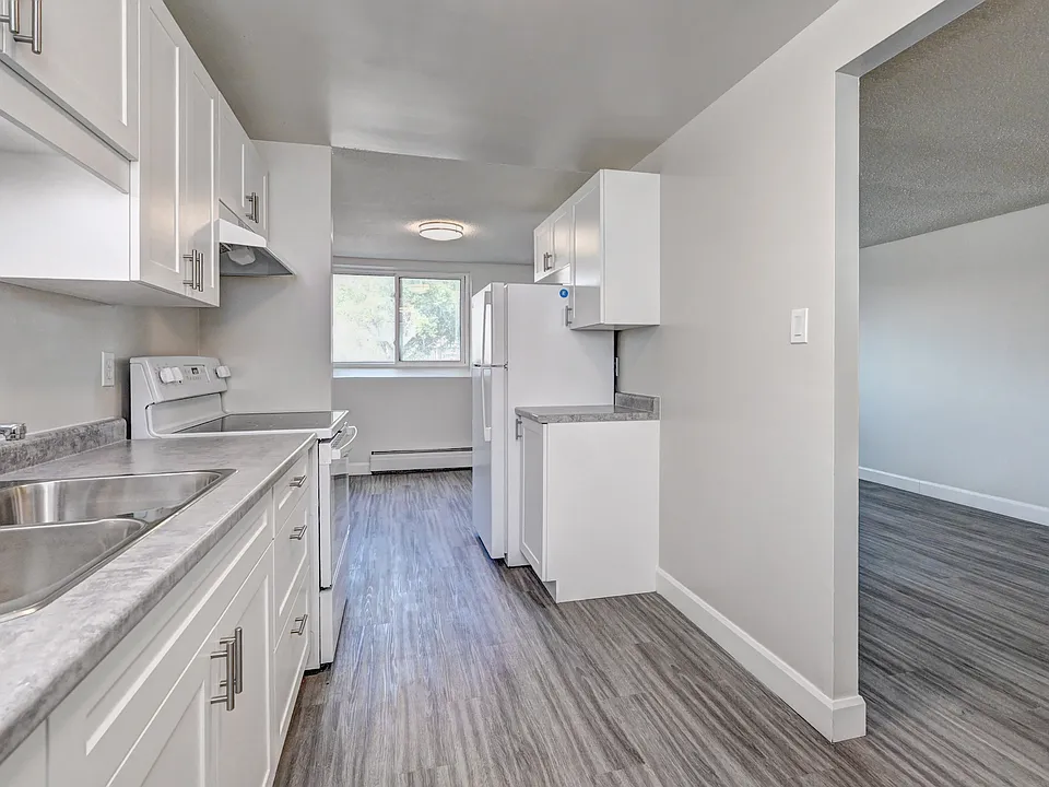 148 Hincks St