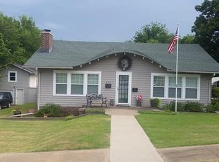 612 W 7th Ave, Bristow, OK 74010