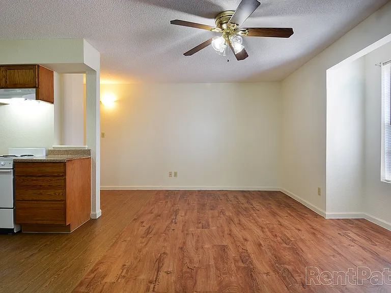 Jefferson Square Apartments — Photo 23
