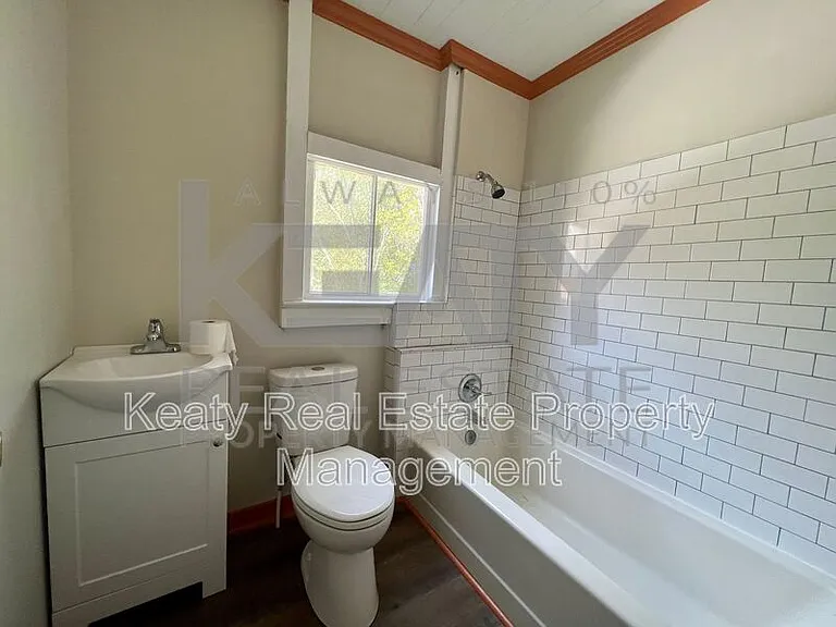 510 Lamar St — Photo 7