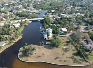 900 Robalo Dr, Fort Myers, FL 33919