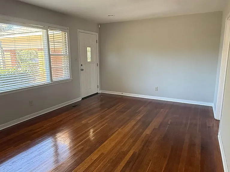 2109 Fleming St — Photo 8