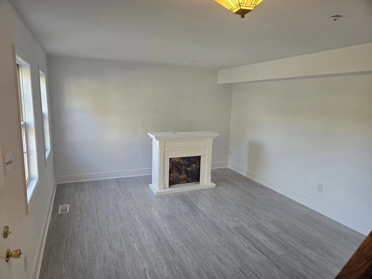 Building Photo - 5 Warthens Way