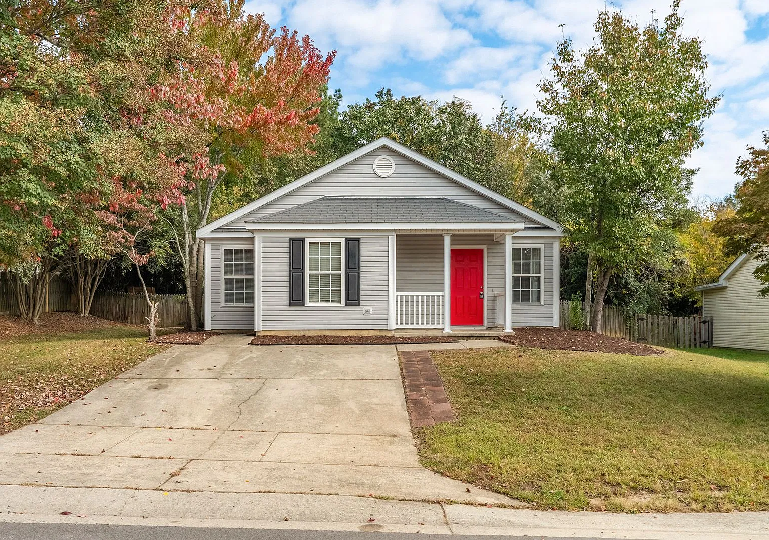 Charming North Raleigh 3 bed, 2 bath Bungalow with fully-fenced backyard! — Photo 1