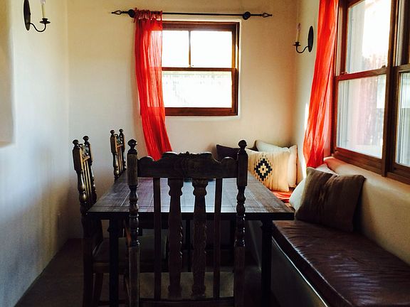 Dining room w/ banco