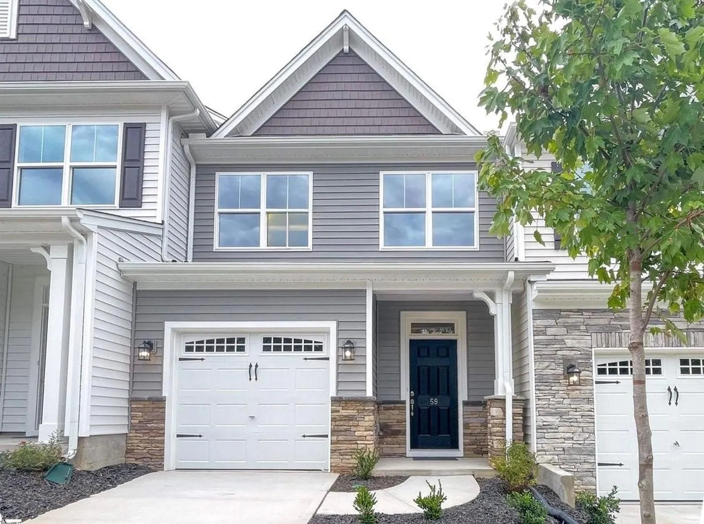 Newly Constructed 3Bedroom Townhouse — Photo 2
